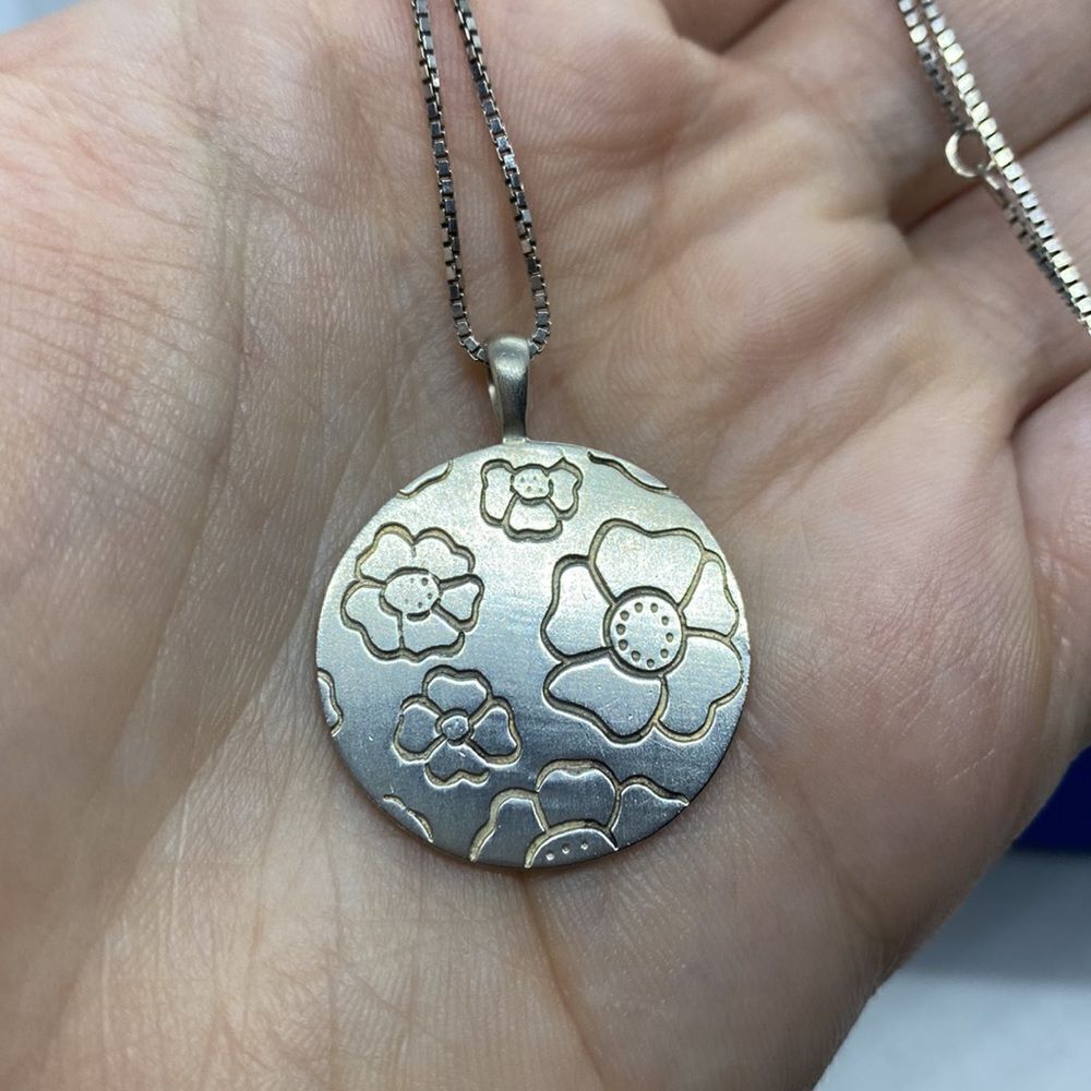 💛 925 Flower Disc Necklace - Picture 4 of 4